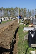Zásyp káblovej ryhy - osvetlenie cintorína